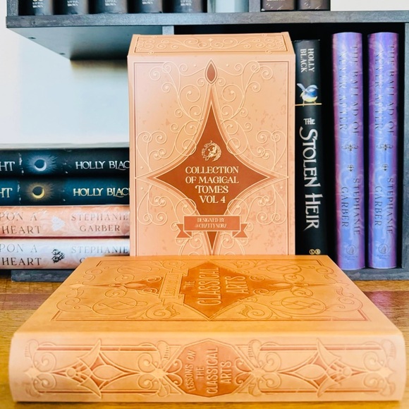 Fairyloot Exclusive Secret Book - Collection of Megical Tomes Vol. 4 - Picture 10 of 12